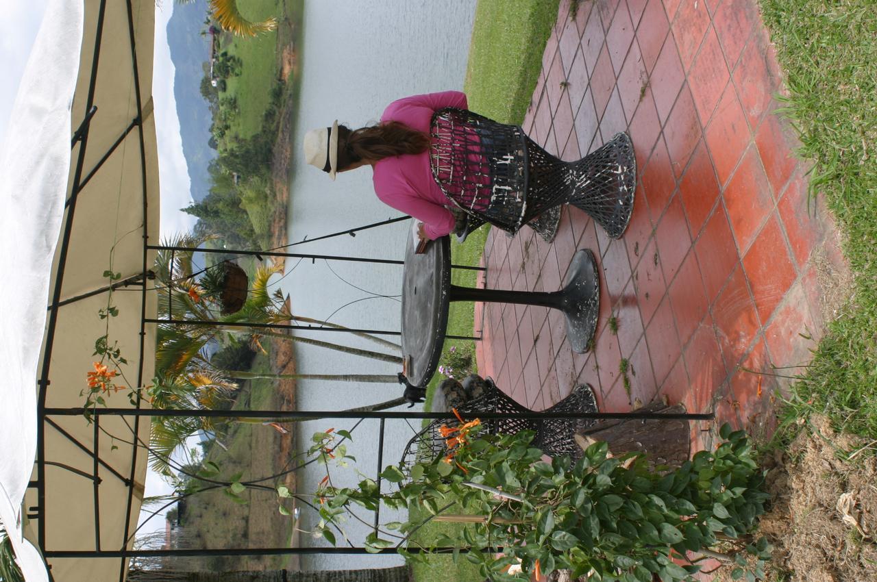 Casa Finca Tipica The Lake Hotel Guatape Exterior photo